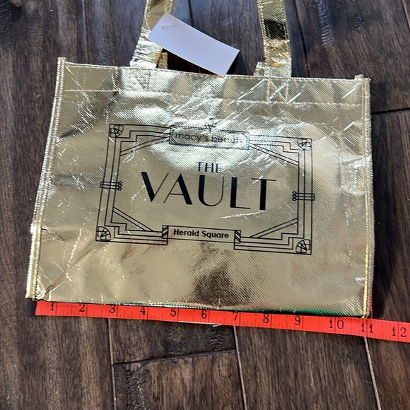 Macys The Vault herald square gold shopping bag - Picture 3 of 6